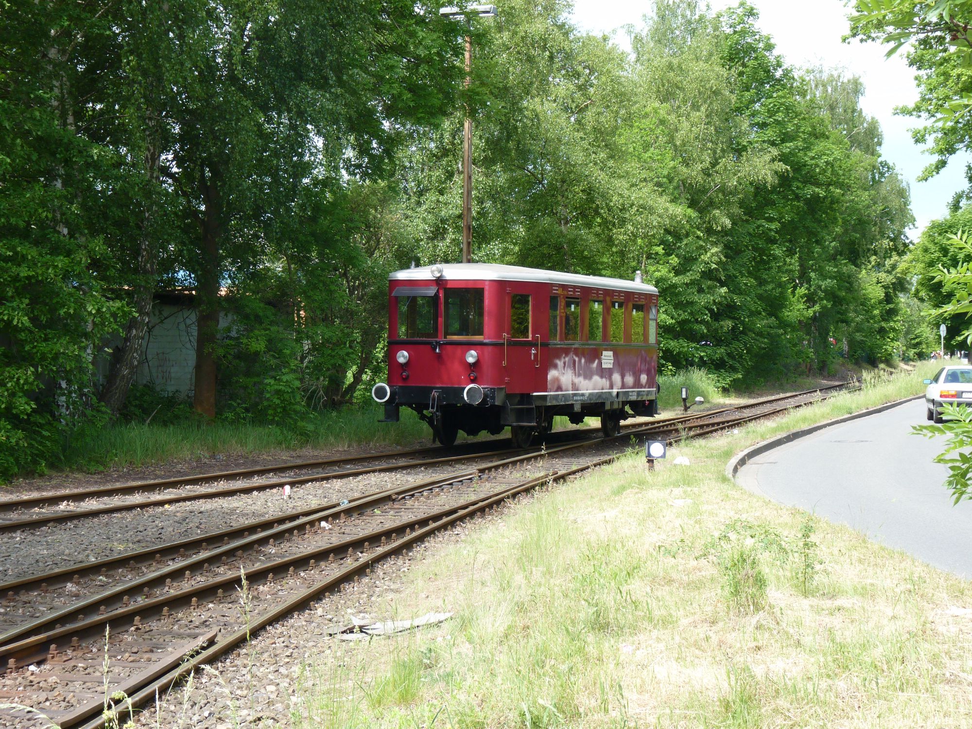Der DT 0504, ein Gothaer Schienenbus, macht sich bereit zur Sonderfahrt nach Niedermarschacht. avlelbmarschbahn001