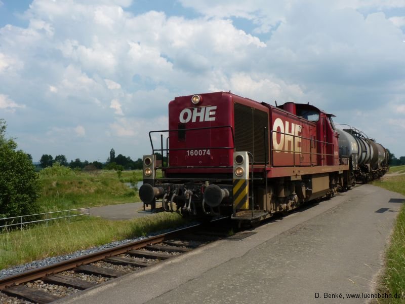 Güterzug mit OHE 160074 auf dem Fahrenholzer Deich II elbmarschbahngal015