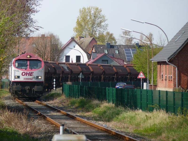 OHE \"Red Tiger\" stadt einwärts hinter dem Haltepunkt \"Nord\" in Winsen tigerwinsen1