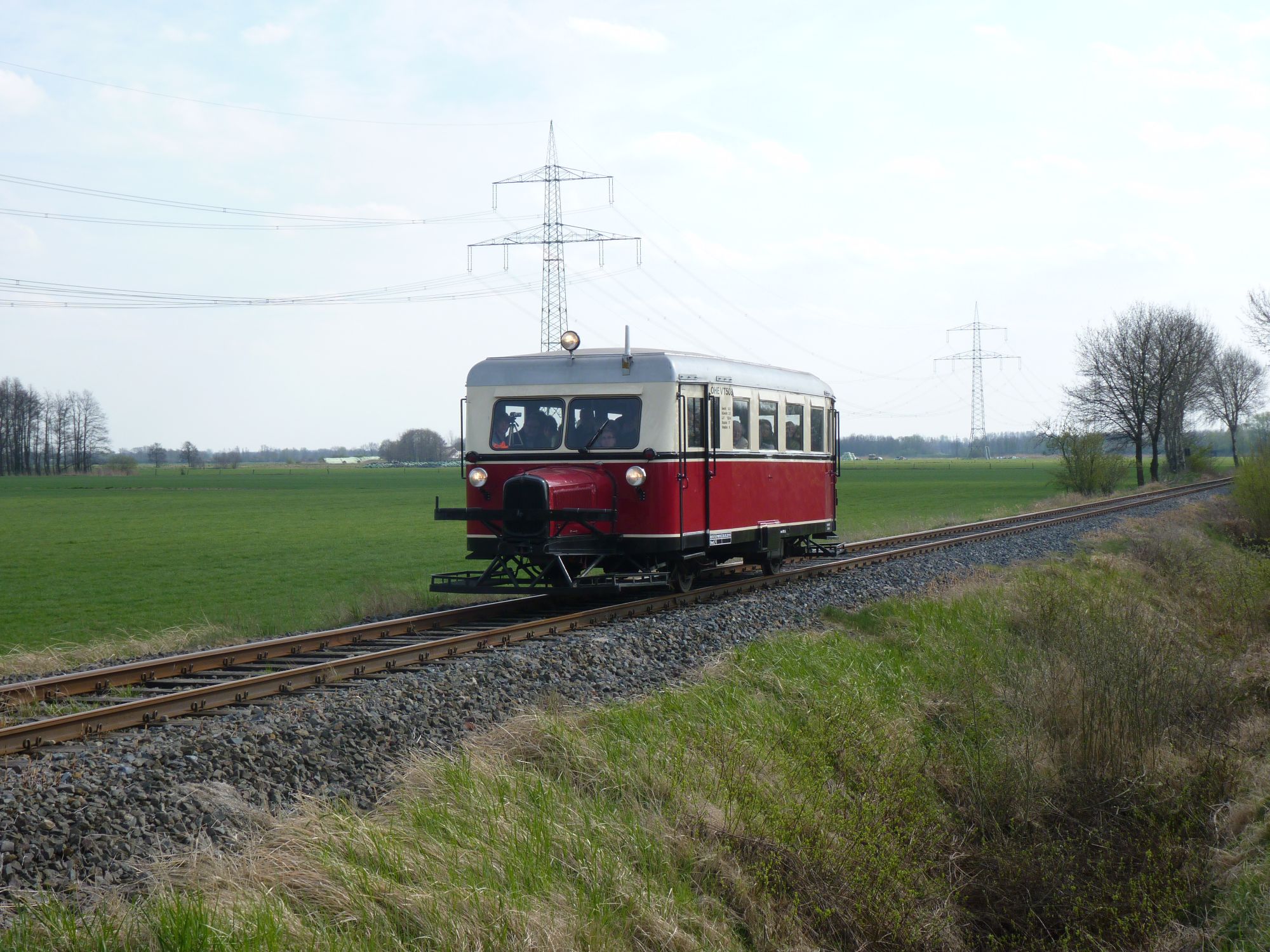 Wismarer Schienebus VT0508, \"Ameisenbär\" anlässlich des 100. Jubiläums der Bahnstrecke Winsen - Niedermarschacht, vor Eichholz vt0508ilau1