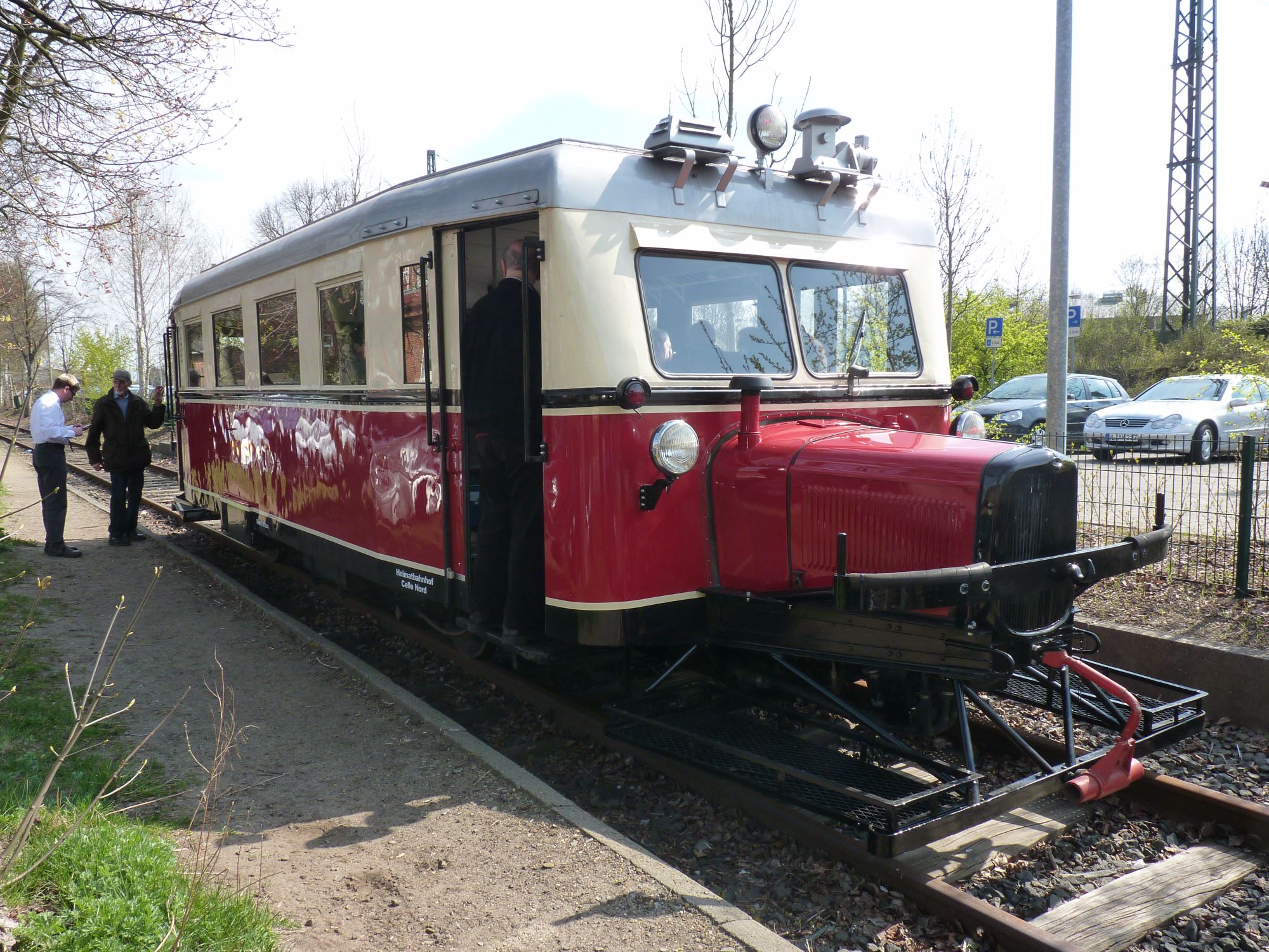 Wismarer Schienebus VT0508, \"Ameisenbär\" anlässlich des 100. Jubiläums der Bahnstrecke Winsen - Niedermarschacht, am Bahnstgeig des OHE-Bahnhofes Winsen Süd vt0508winsensued2