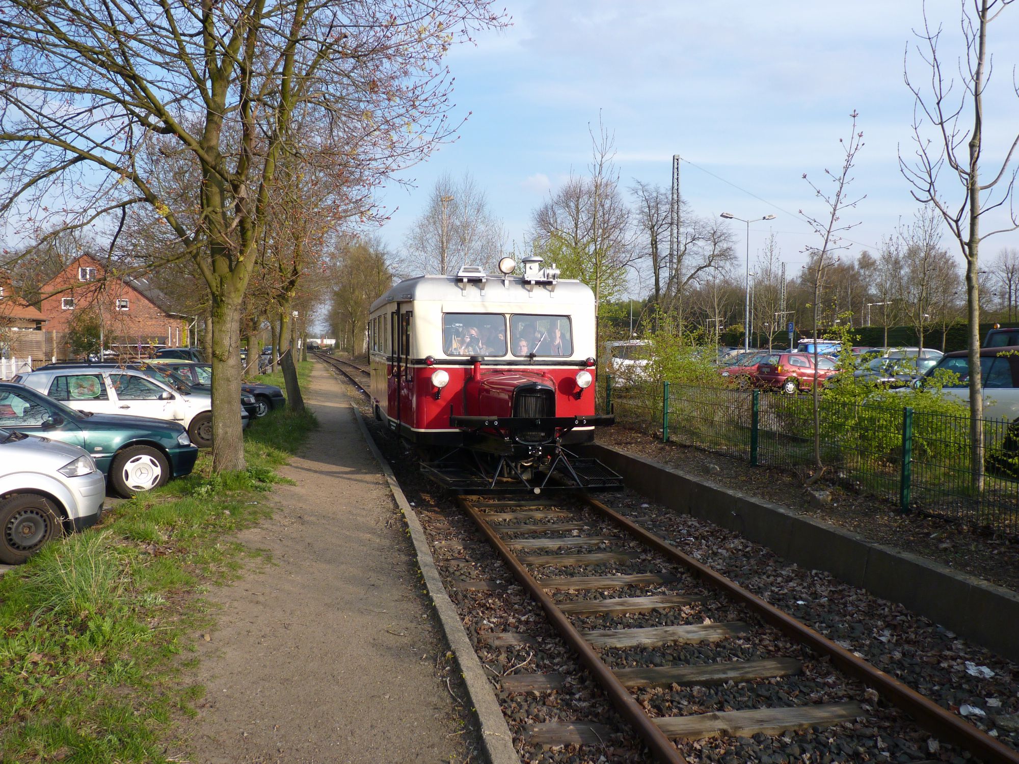 Wismarer Schienebus VT0508, \"Ameisenbär\" anlässlich des 100. Jubiläums der Bahnstrecke Winsen - Niedermarschacht, am Bahnstgeig des OHE-Bahnhofes Winsen Süd vt0508winsensued4