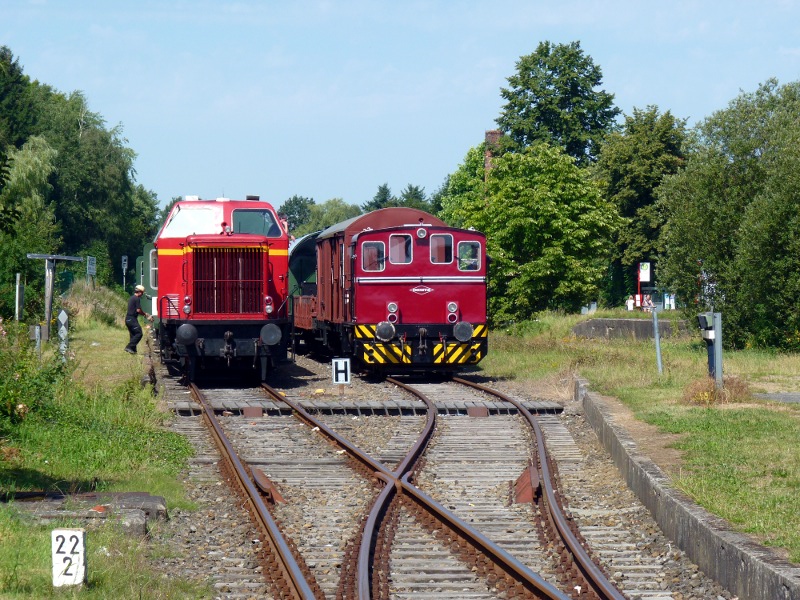 Anlässlich des Erntedankfestes treffen sich zwei Züge des Heide-Express in Amelingausen-Sottorf - einer kam aus Winsen, der andere aus Lüneburg. aso1