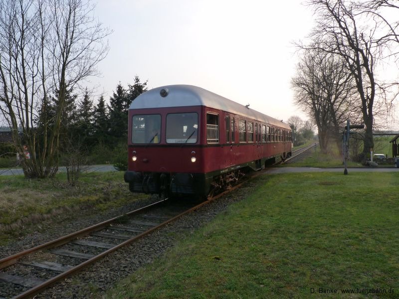 Am alten Steinbecker Bahnsteig, der nicht so zentral gelegen ist wie der neue. Hier hält auch der Heide-Express nicht mehr. avlgdtsteinbeck002