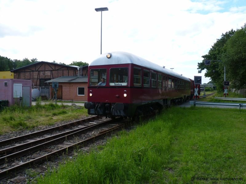Nach der Bleckeder Tour fährt der MaK GDT von der DB-Übergabe in den Bahnhof Lüneburg Süd ein. Lüneburg Süd