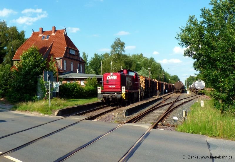 Güterzug im Bahnhof Hützel gebirgsbahngal012