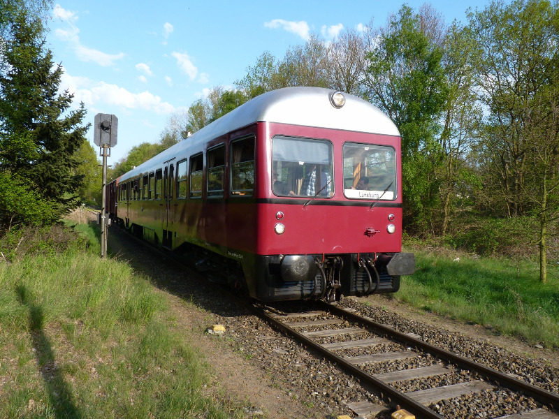 Im Meisterweg wartet der MaK GDT auf das Schließen der Schranken. Meisterweg