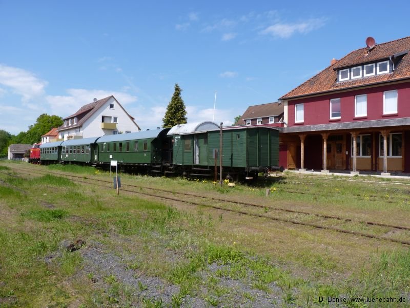 AVL 46-01 mit Heide-Elbe-Express in Bleckede geestrandbahngal019