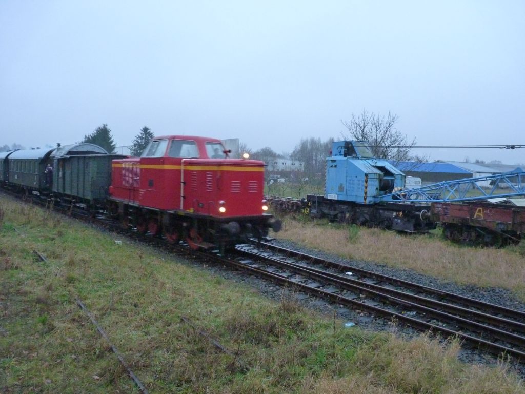 Der Heide-Elbe-Express verlässt Bleckede. D lbahnwinter001