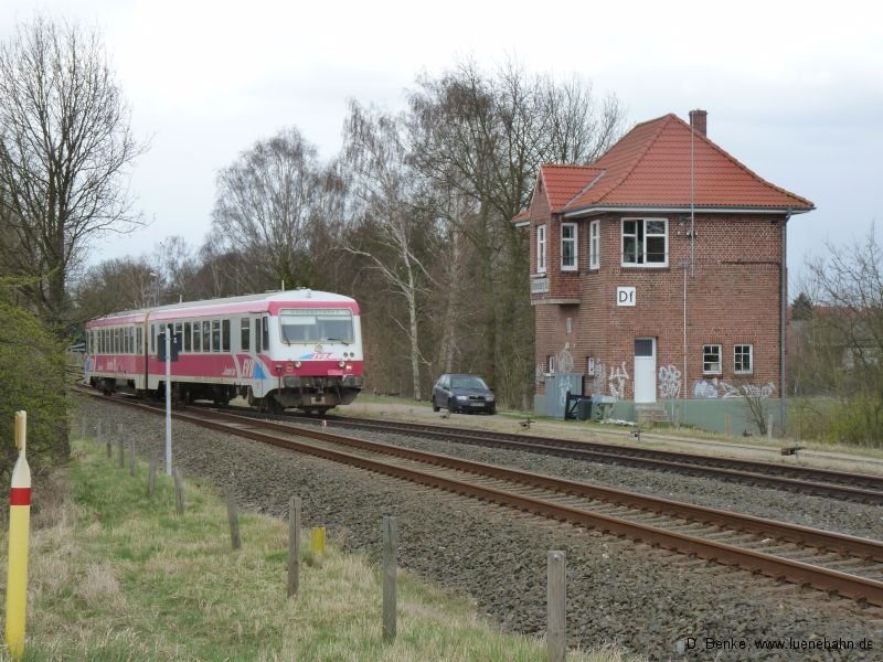 VT 628 mit Stellwerk Df jeetzeltalbahn009
