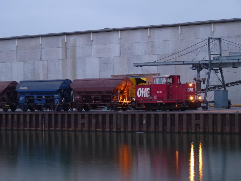 OHE 60024 am Westkai bei der Verladung von Düngemitteln hafen12