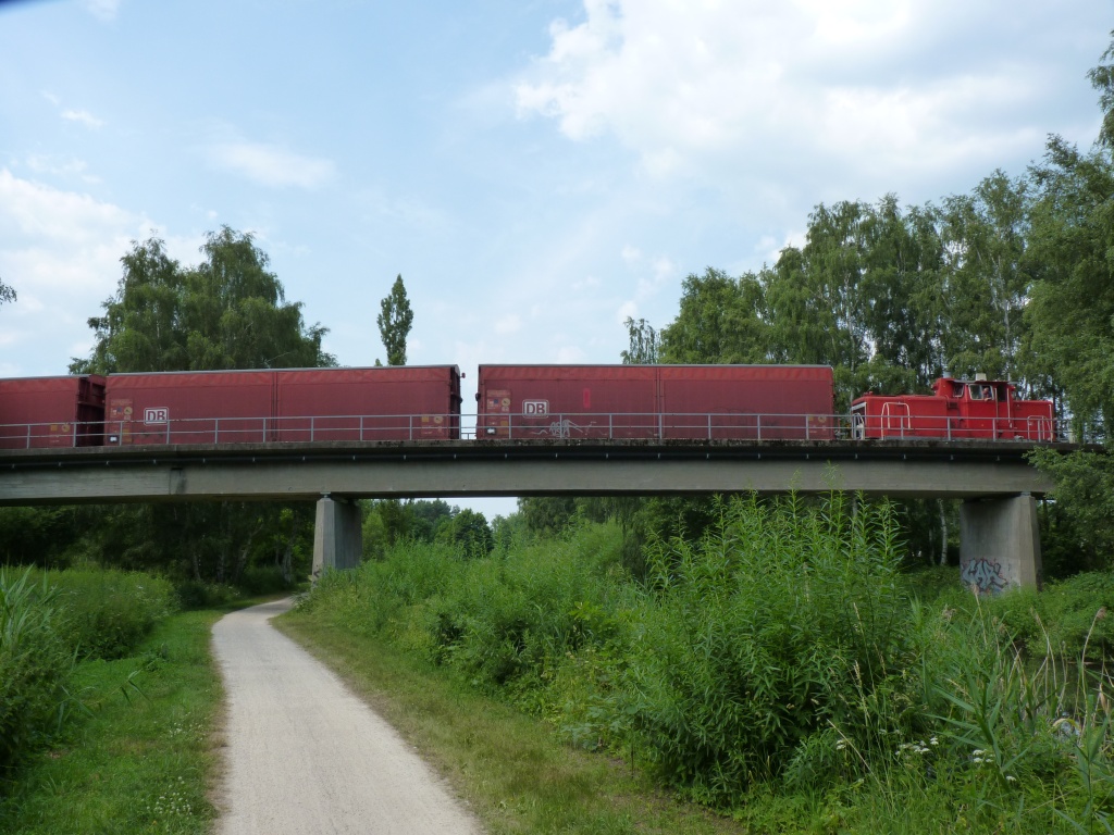 Auf der Ilmenau- und Treidelpfadbrücke bei der B4. indbahnbrueckelg