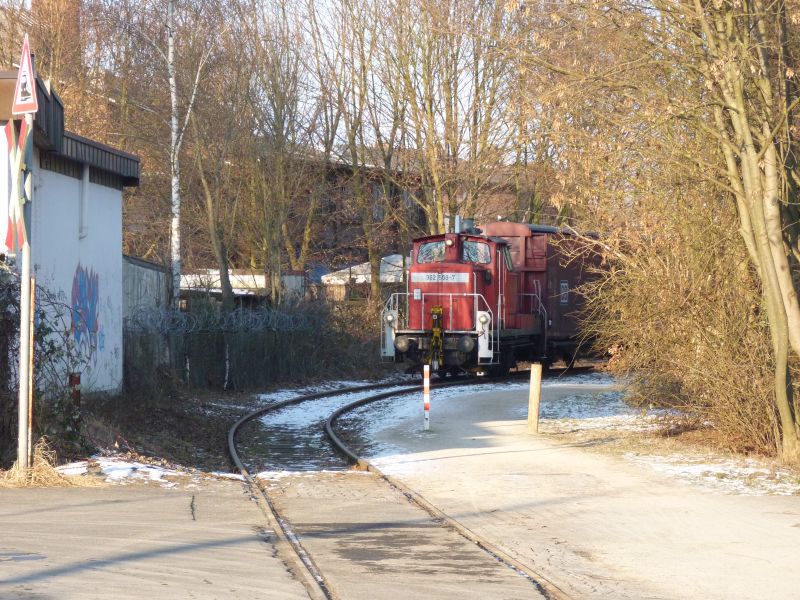 Neben der Diskothek \"Garage\" industriebahngal005