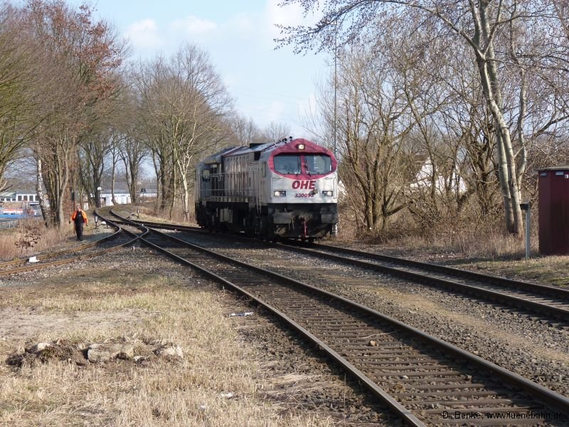 Zum Schotterumschlag in Winsen musste \"schweres Geschütz\" bemüht werden. luhebahngal015