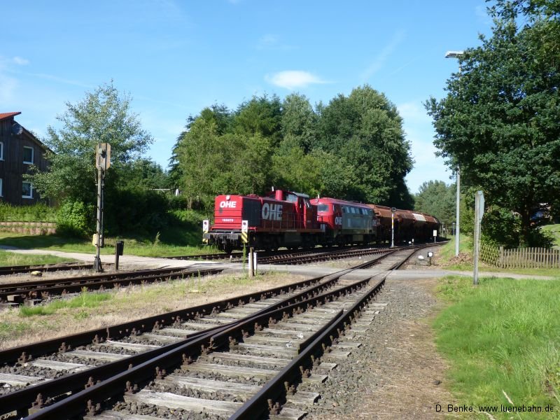 OHE 160073 und 20086 bei der EInfahrt in den Bahnhof Hützel. Hier trifft die Winsener auf die Lüneburger Strecke. OHE 160073 und 20086 kurz in Hützel