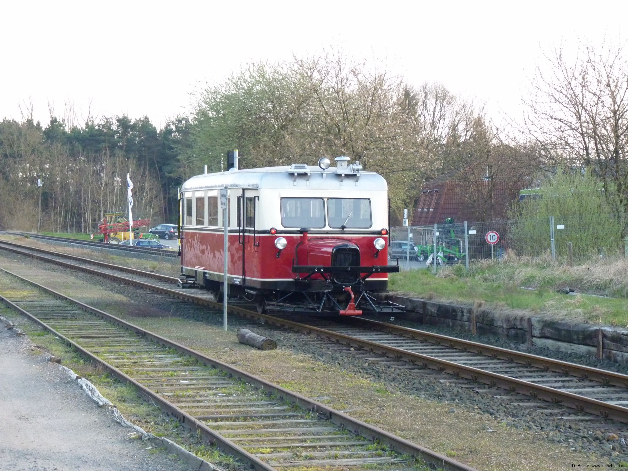 Wismarer Schienebus VT0508, \"Ameisenbär\" auf der Überführungsfahrt anlässich des 100. Jubiläums der Bahnstrecke Winsen - Niedermarschacht, in Salzhausen vt0508salzhausen